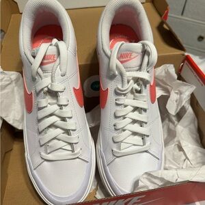 Women’s Nike court legacy lift bnwt size 8.5